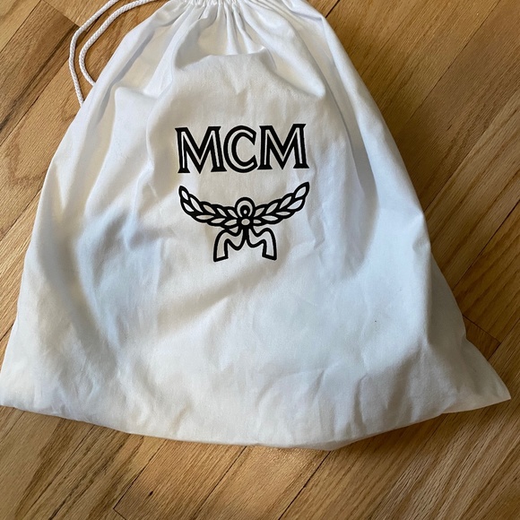 MCM Luxury Handbag - Picture 4 of 7